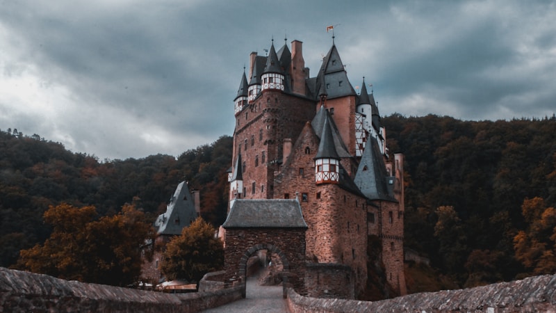 Mittelalterliche Burg als Sicherheitsmetapher